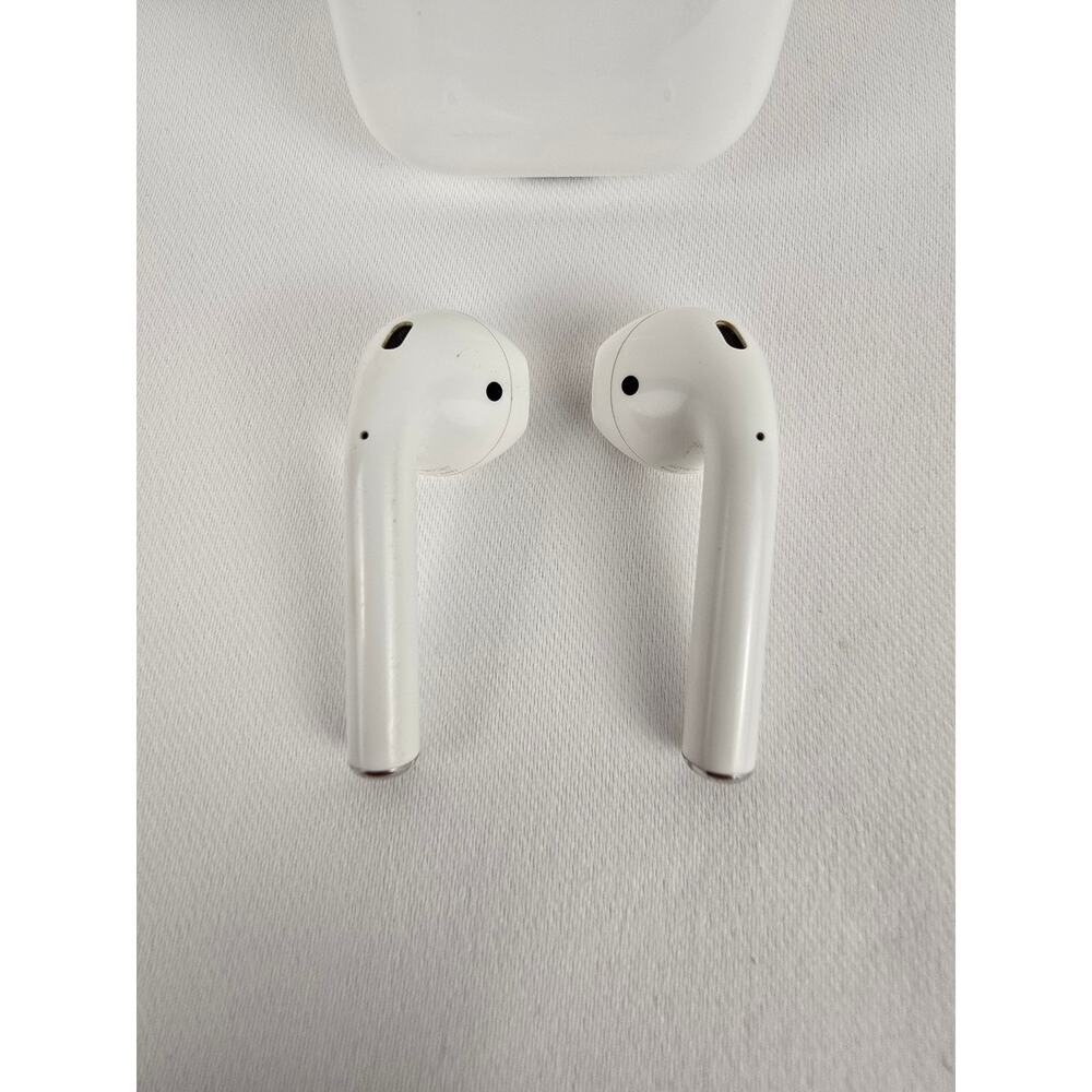 Apple AirPods 2nd Gen Wireless Charging Case White Bluetooth Earbuds - Picture 5 of 6